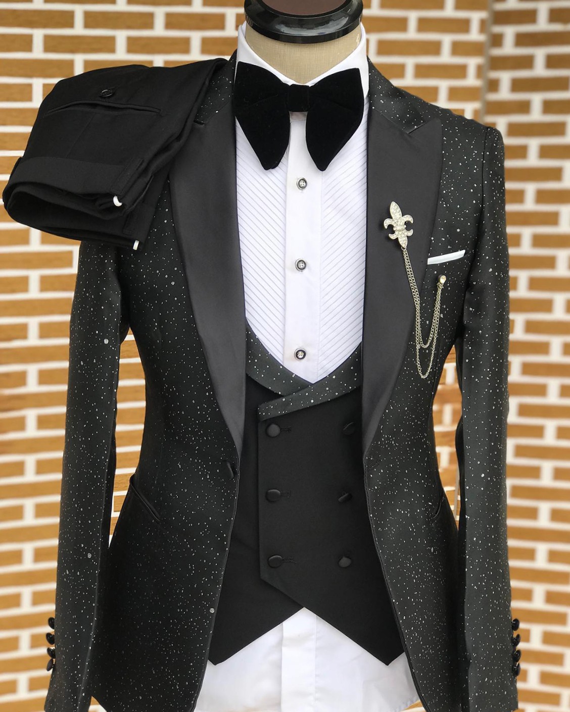 クラシック結婚式の男性スーツスプレー新輝きオーダーメイド新郎 - Men'S Formal Wear No Suit のレビューと価格