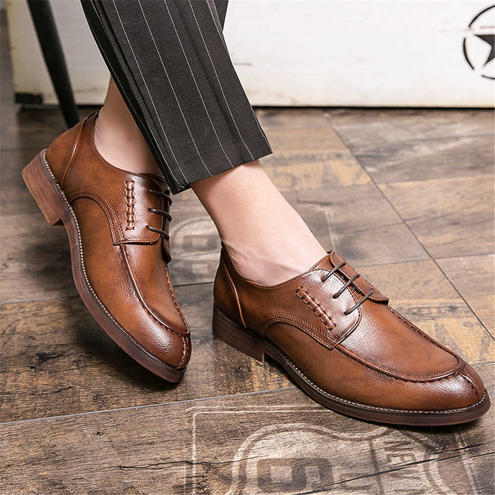 エレガントな滑り止め大型メンズシューズカジュアルスニーカー男 - Men Formal Wear With Sneakers のレビューと価格